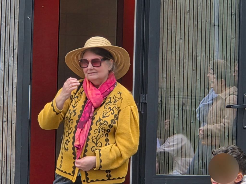 Une belle retraite pour Madame Véronique, notre puéricultrice au grand cœur ! 6 20250324 144056 scrubbed