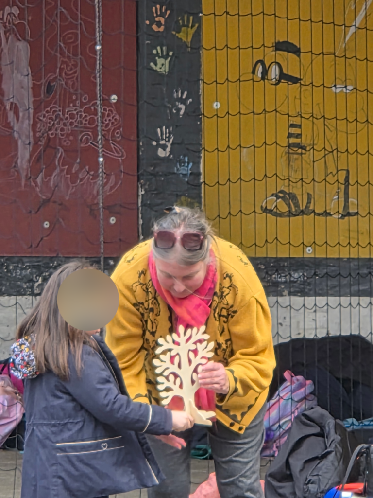 Une belle retraite pour Madame Véronique, notre puéricultrice au grand cœur ! 13 20250324 144453 scrubbed