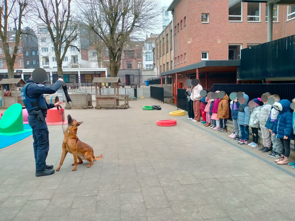 Une rencontre enrichissante : la police et son maître-chien en visite à l’Institut de l’Annonciation 8 IMG20250311093135 scrubbed 1