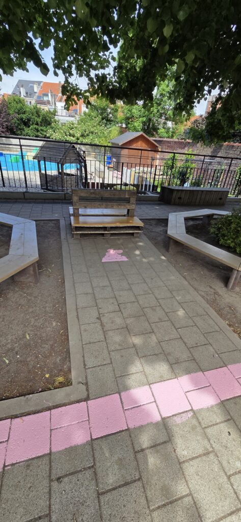 L'institut de l'Annonciation, une école de Schaerbeek, met en place des zones dans leurs cours de récréation 11 20250521 130037