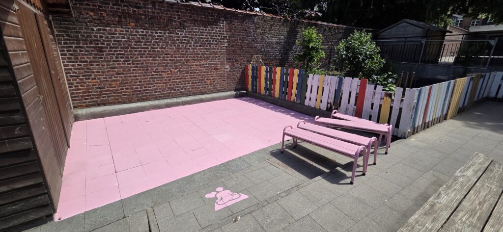 L'institut de l'Annonciation, une école de Schaerbeek, met en place des zones dans leurs cours de récréation 14 20250521 130108