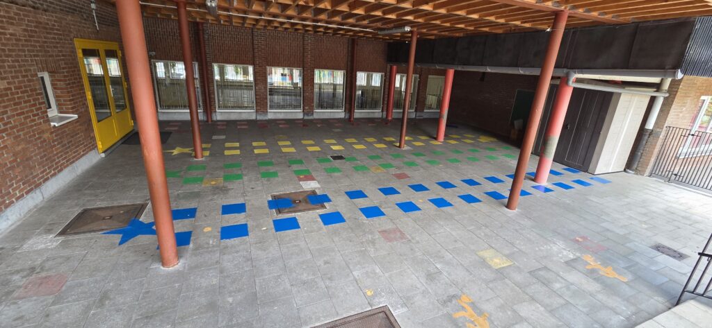L'institut de l'Annonciation, une école de Schaerbeek, met en place des zones dans leurs cours de récréation 18 20250521 130134