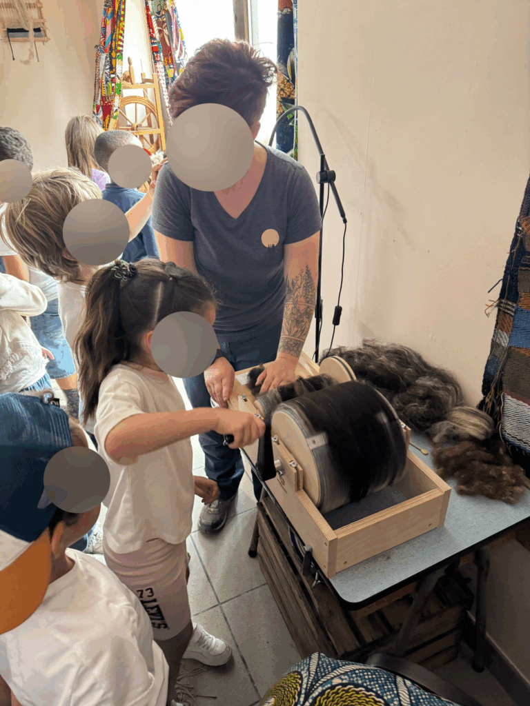 Les élèves de P1 et P2 de l'Institut de l'Annonciation en visite chez Les Moutons Bruxellois à Ganshoren 6 WhatsApp Image 2025 06 25 a 15.33.13 1bd8f0eb scrubbed