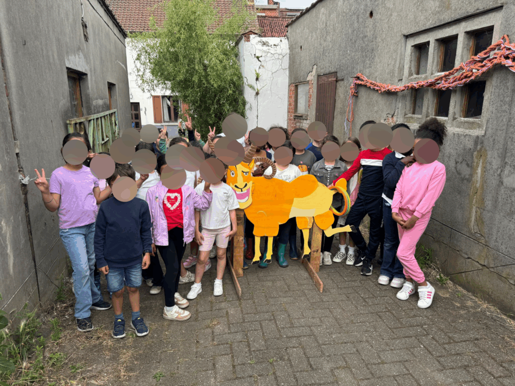 Les élèves de P1 et P2 de l'Institut de l'Annonciation en visite chez Les Moutons Bruxellois à Ganshoren 8 WhatsApp Image 2025 06 25 a 15.33.14 2542963e scrubbed