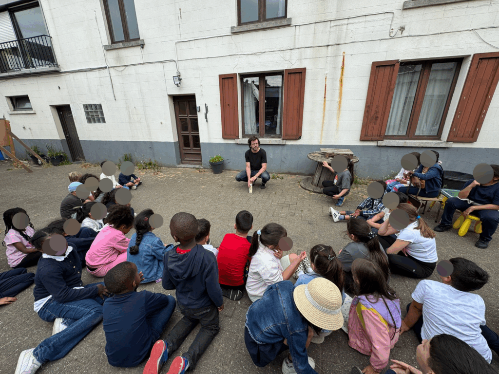 Les élèves de P1 et P2 de l'Institut de l'Annonciation en visite chez Les Moutons Bruxellois à Ganshoren 7 WhatsApp Image 2025 06 25 a 15.33.15 37778de2 scrubbed